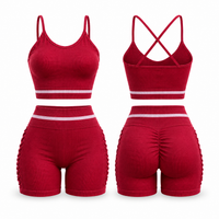 Top y short rojo con rayas blancas